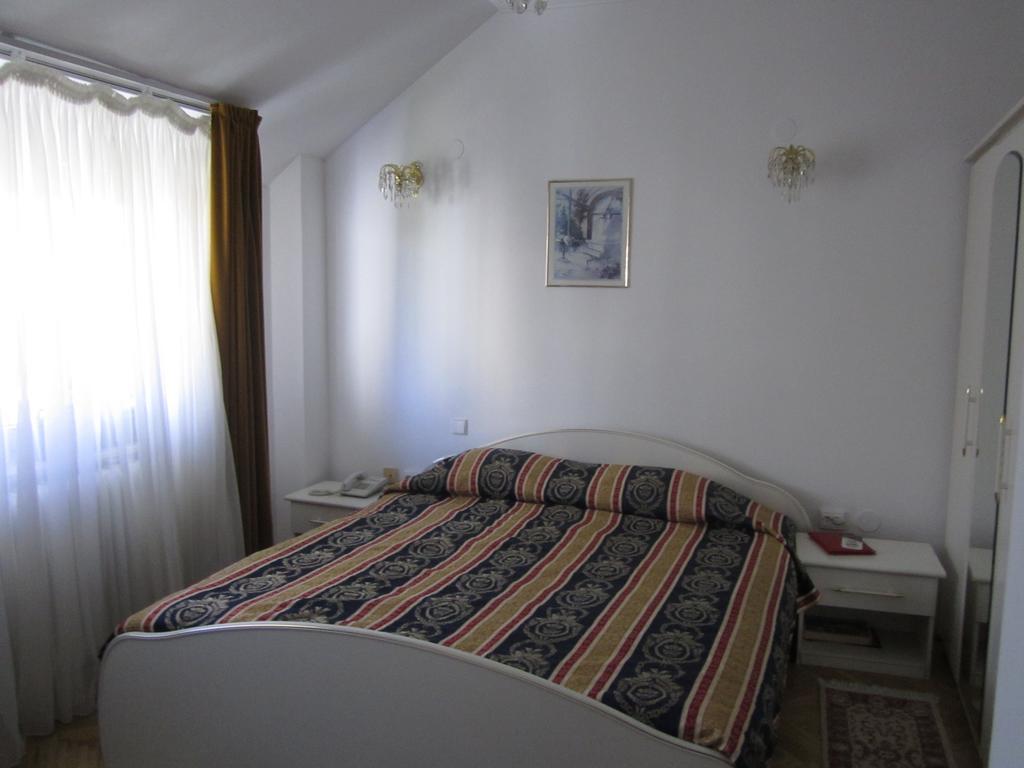 Pensiunea Helvetia Bukares Ruang foto