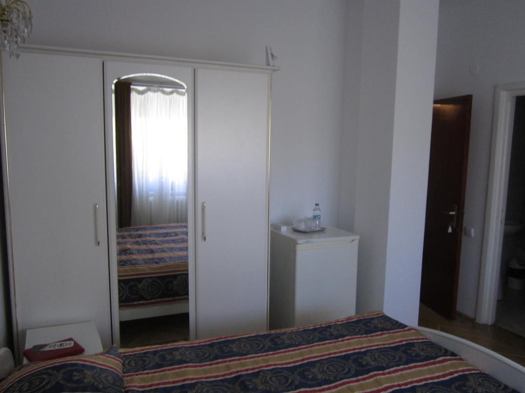 Pensiunea Helvetia Bukares Ruang foto